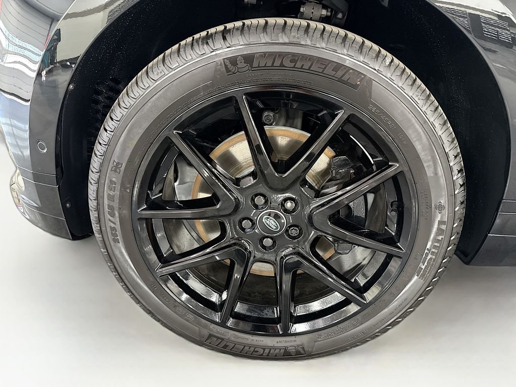 Certified Used 2026 Santorini Black Metallic Land Rover Dynamic SE image 30