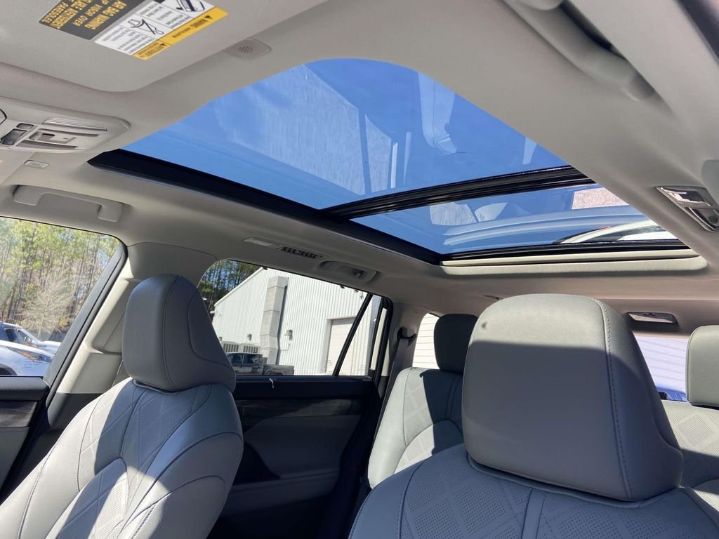 2026 Toyota Highlander Platinum - Photo 18