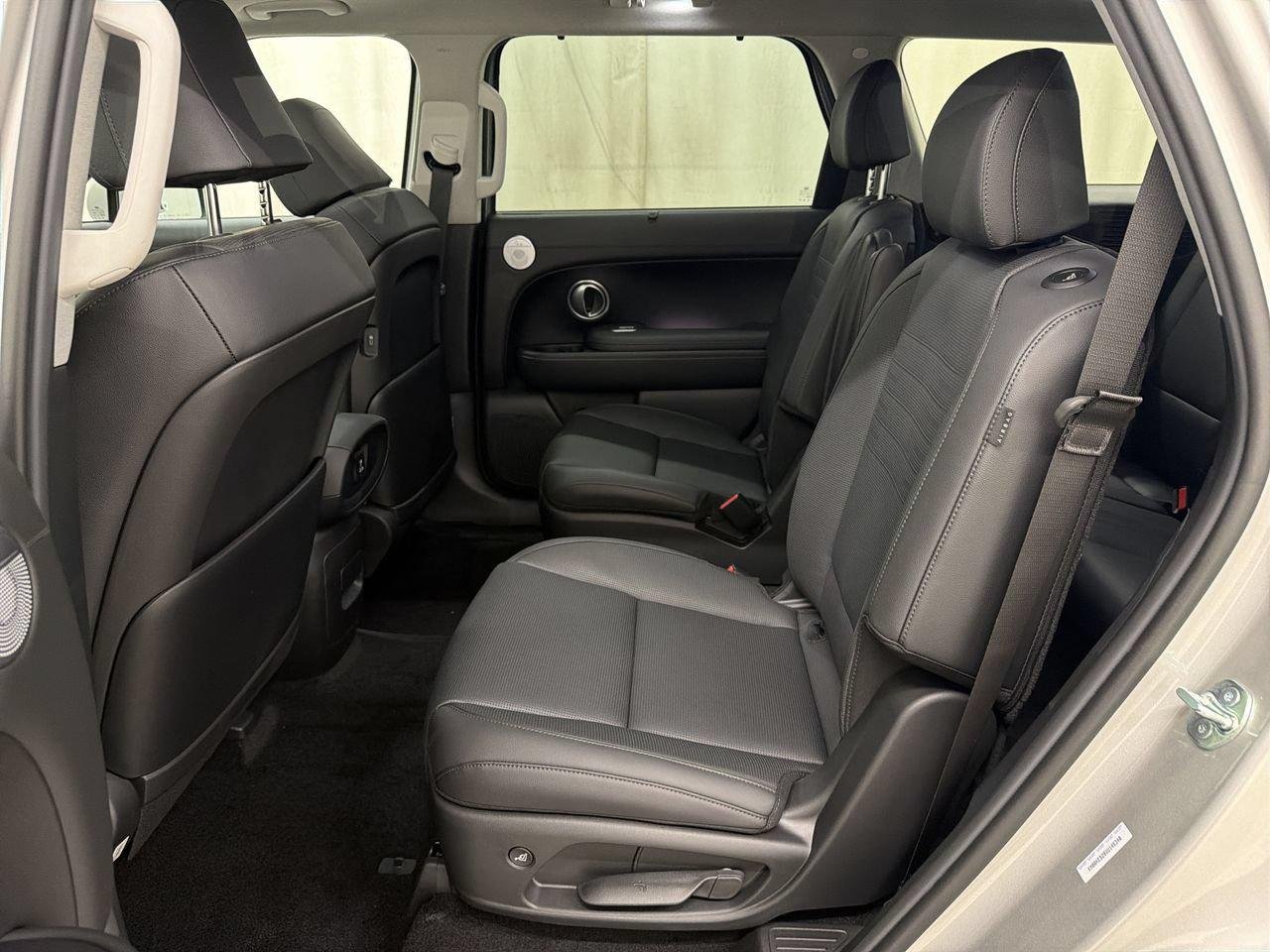 New 2027 Shimmering Silver Hyundai Limited AWD image 19