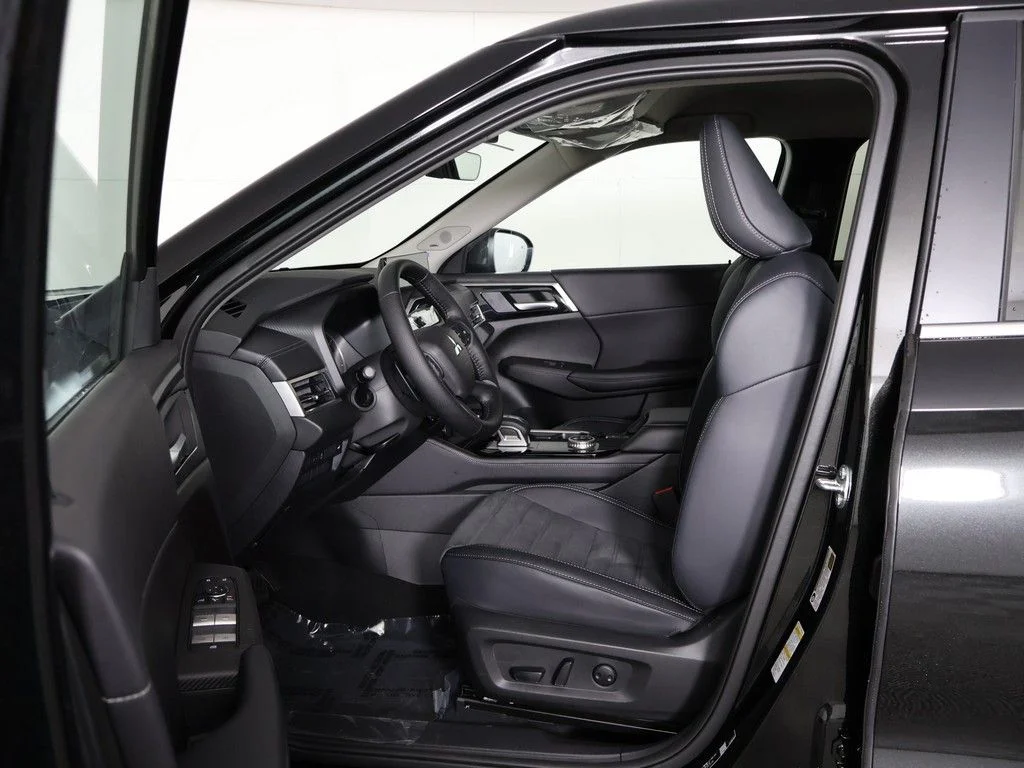 New 2026 Black Mitsubishi SE image 29