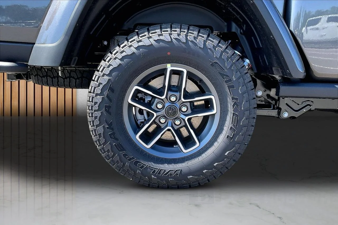 New 2026 Granite Crystal Metallic Clearcoat Jeep Mojave X image 35