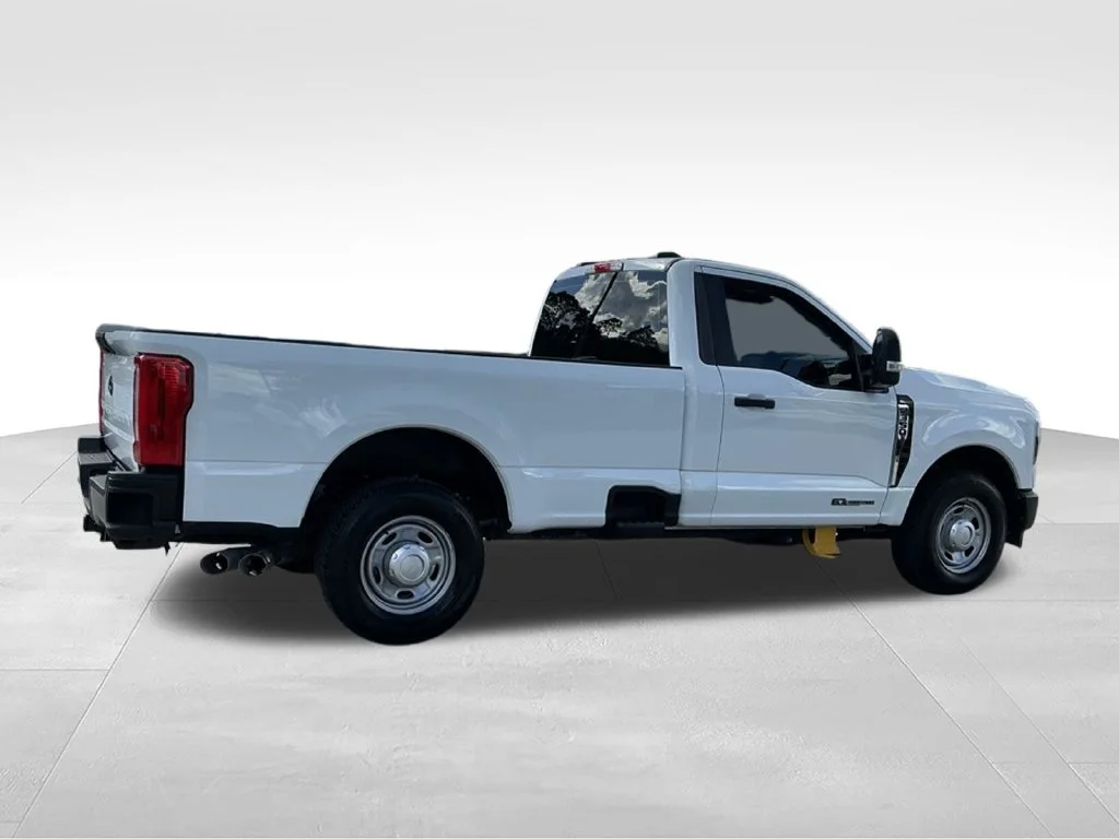 Used 2026 White Ford XL image 9