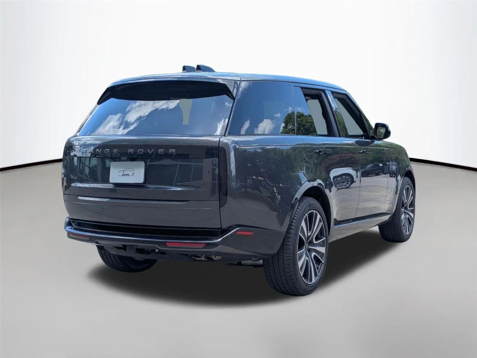 Used 2025 Carpathian Grey Premium Metallic Land Rover SE image 5