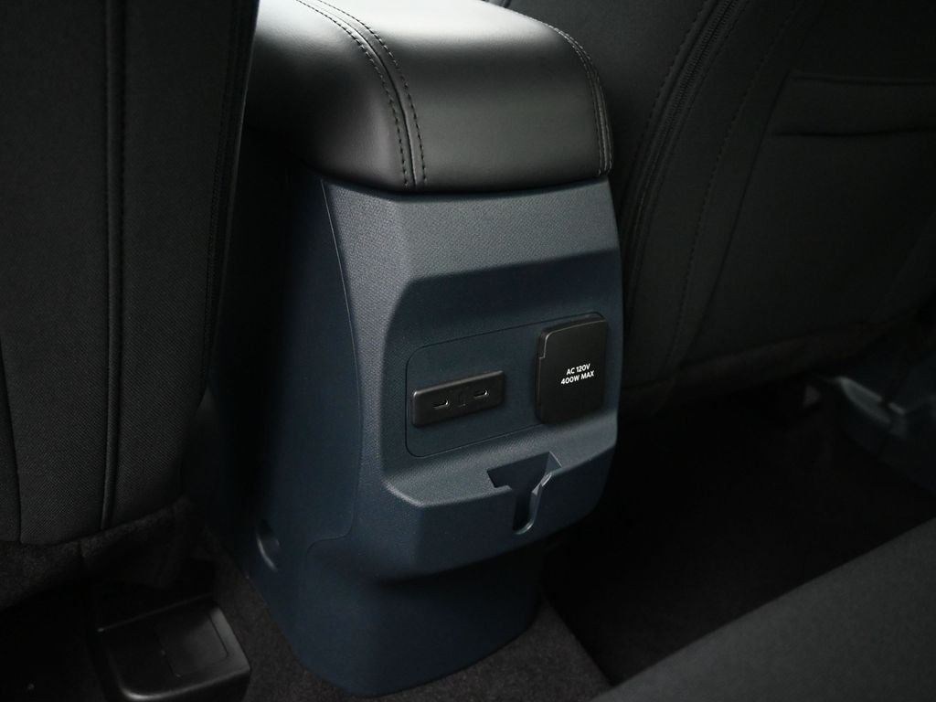 New 2025 Azure Gray Metallic Tri-Coat Ford XLT image 19