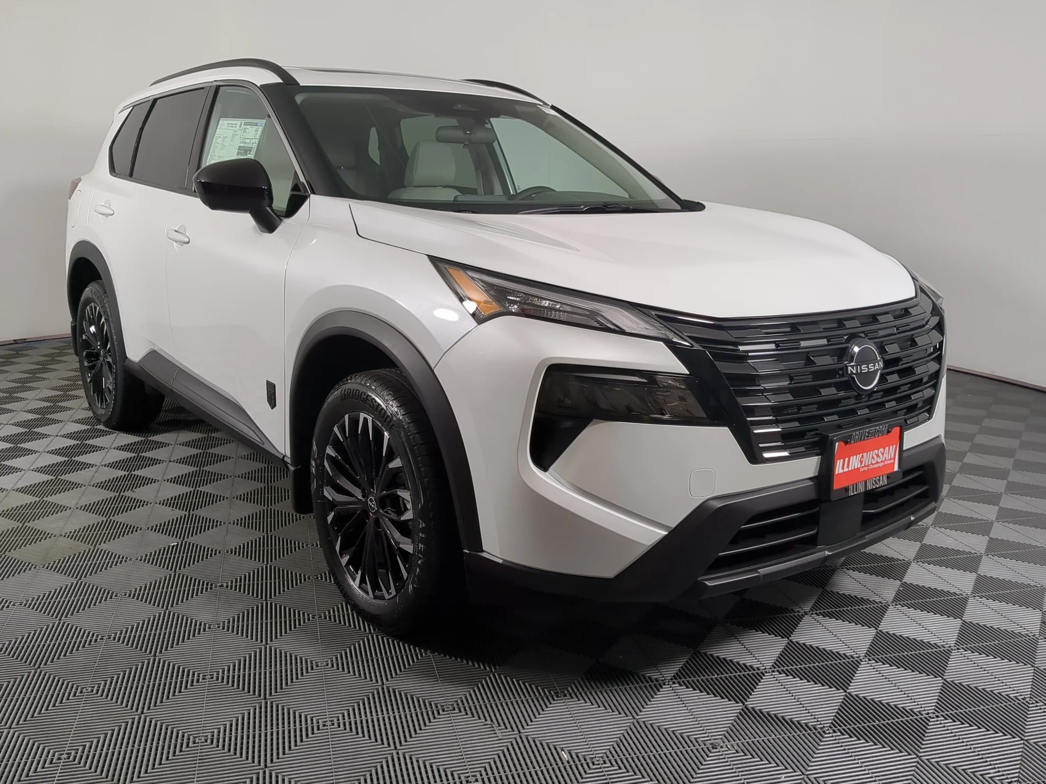 New 2027 Everest White Pearl Tricoat Nissan SV image 2