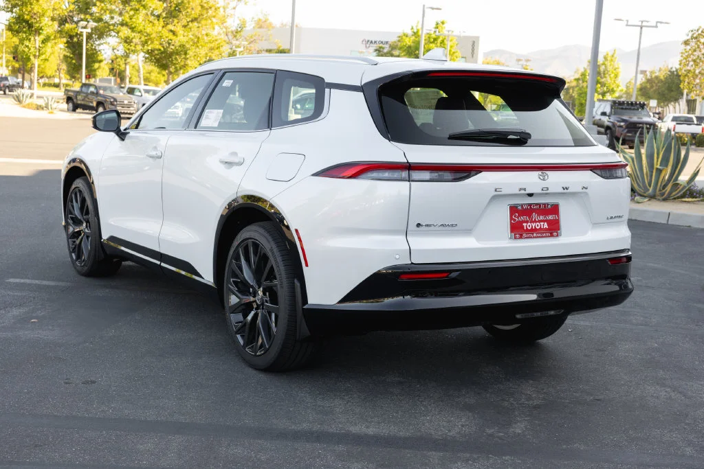 New 2026 Oxygen White <sup>1</sup> Toyota  Limited image 6