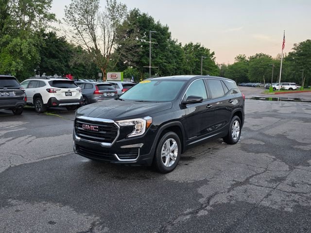 Used 2024 Ebony Twilight Metallic GMC SLE image 4