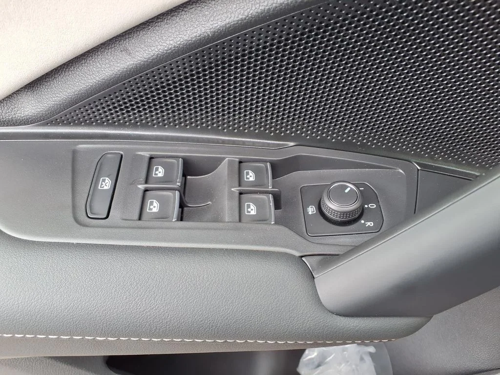 New 2026 Deep Black Pearl Volkswagen 2.0T SE image 8