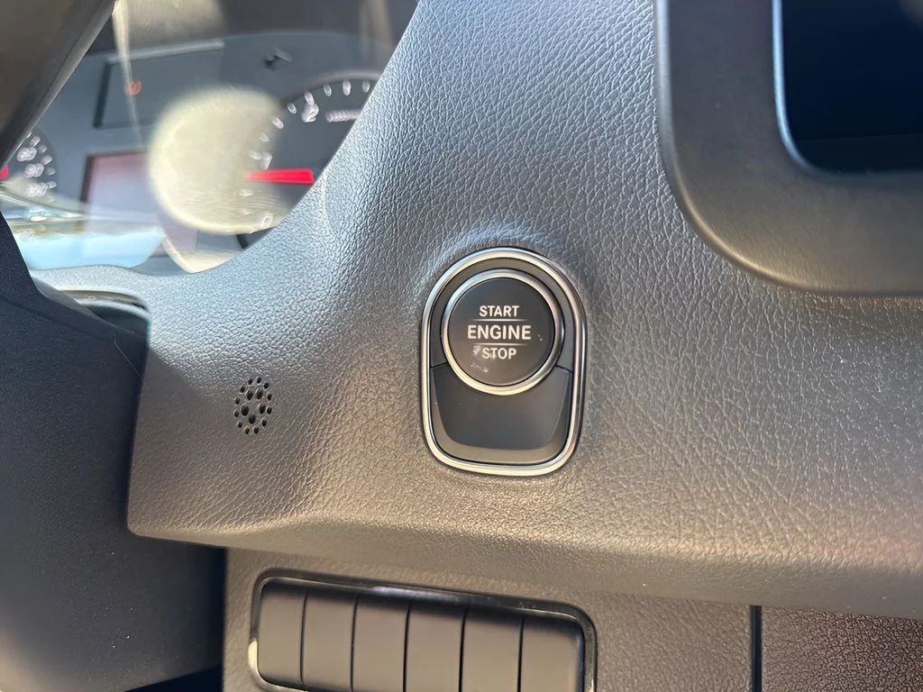 Used 2022 White Mercedes-Benz Passenger 144 WB image 18