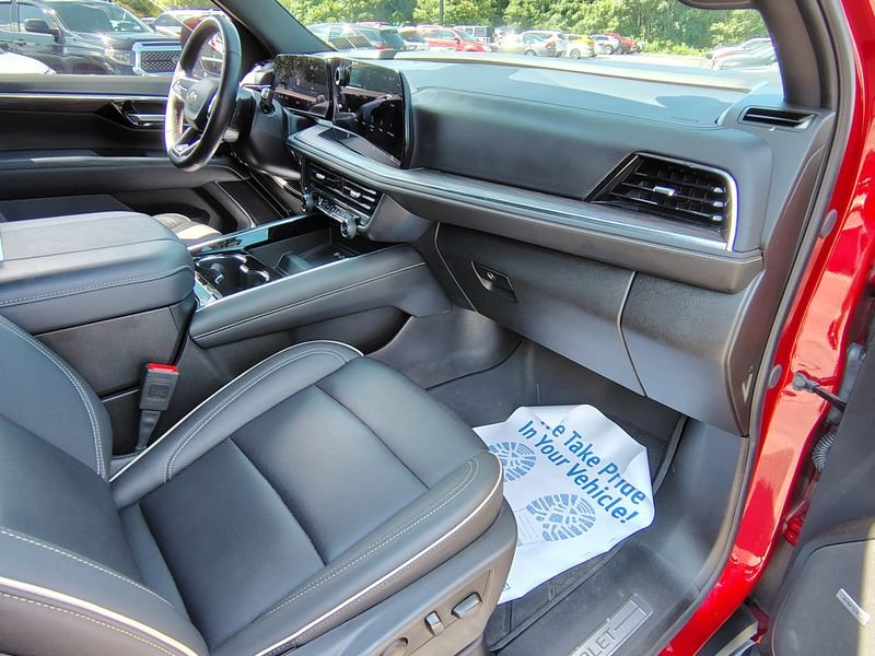 Used 2025 Red Chevrolet Premier image 25