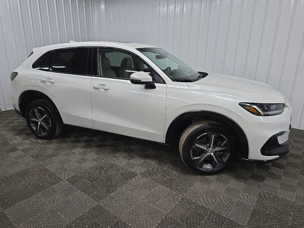 Used 2024 White Honda EX-L image 1