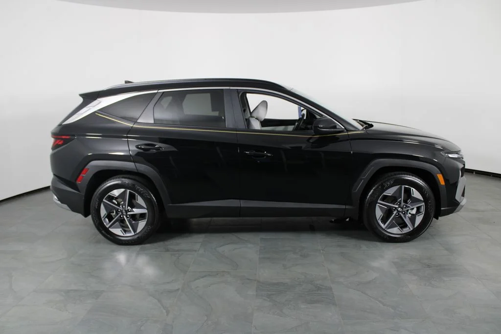 Used 2026 Black Hyundai SEL image 15