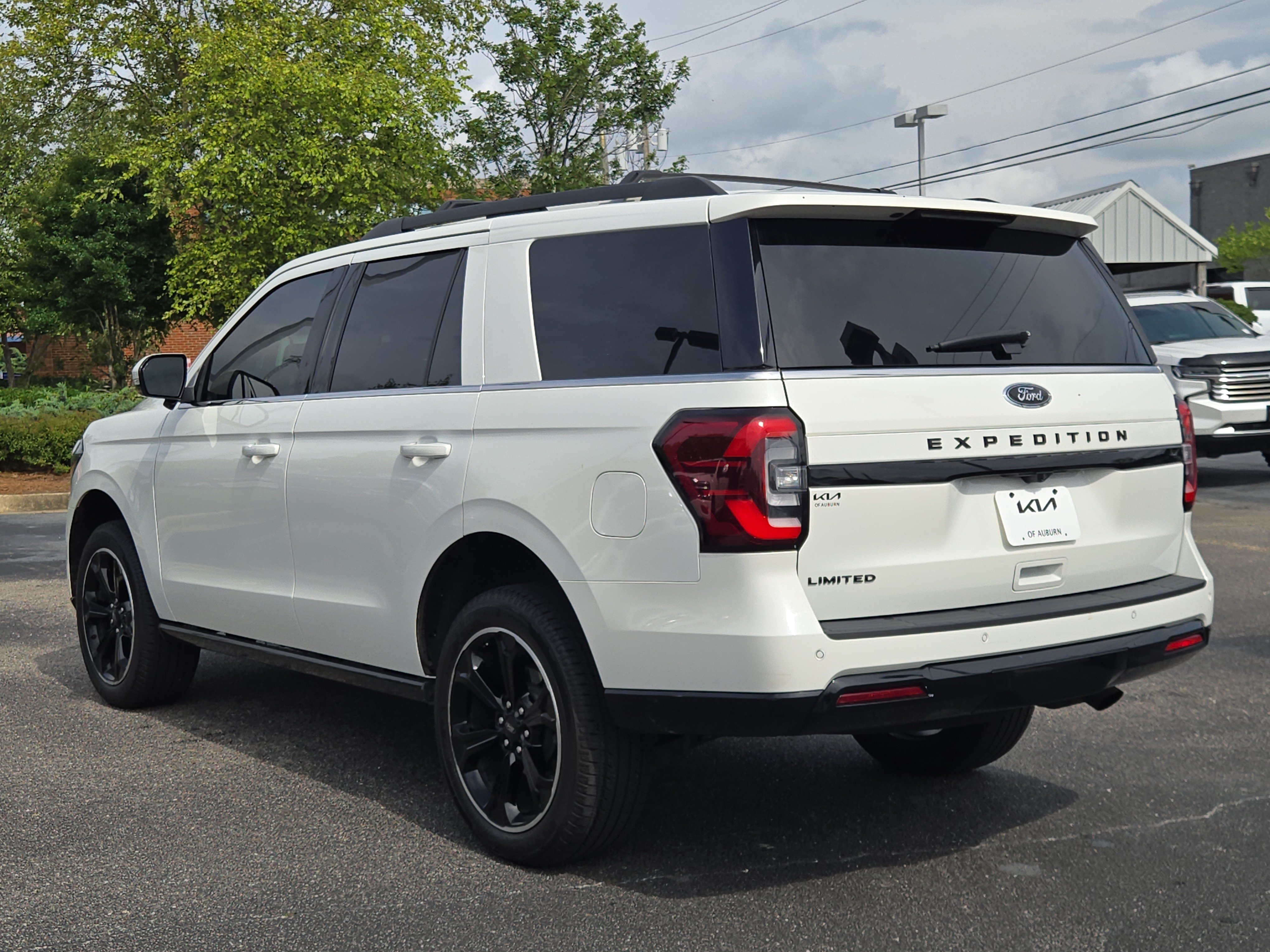 Used 2023 White Ford Limited image 8