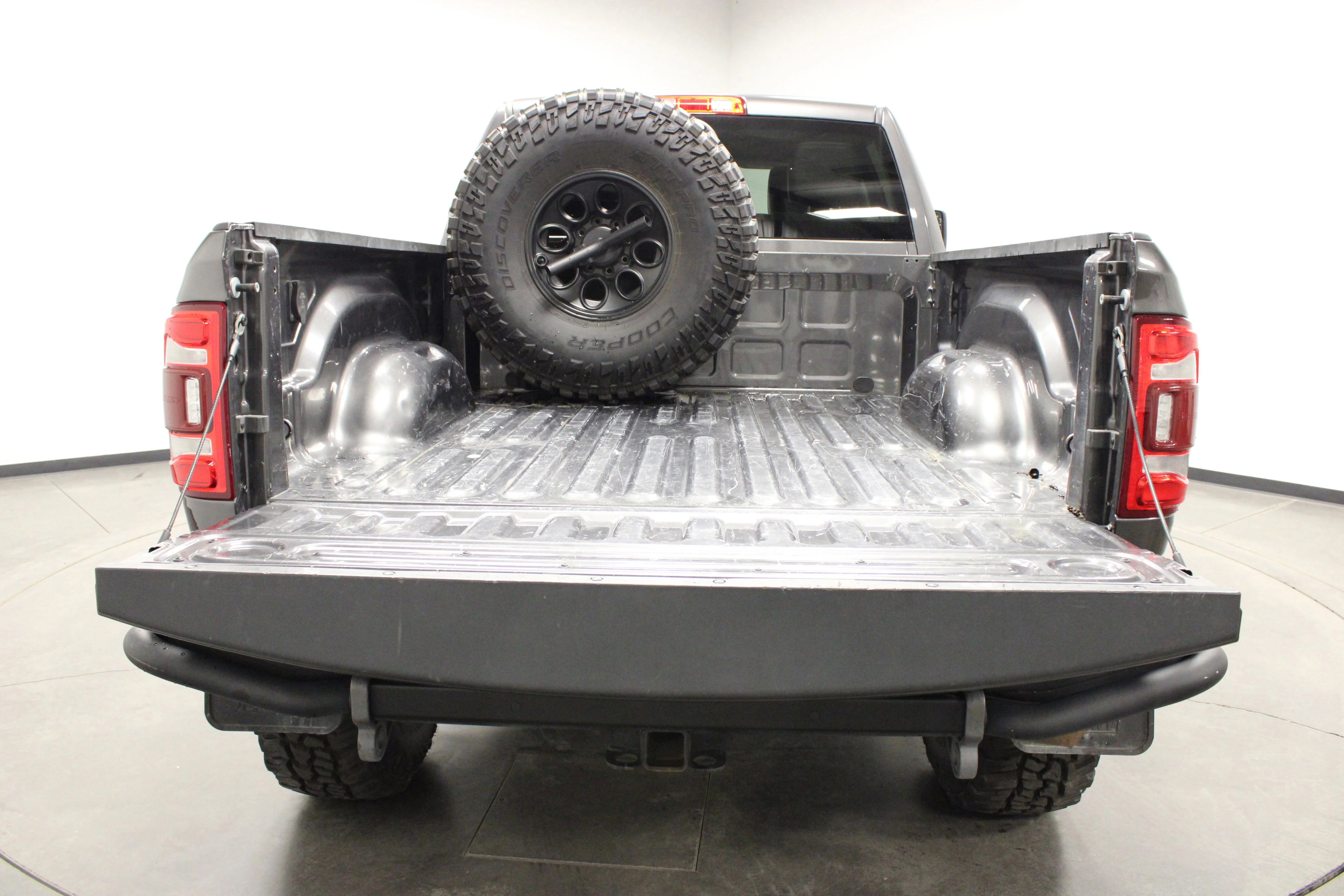 Used 2023 Granite Crystal Metallic Clearcoat Ram Laramie image 16