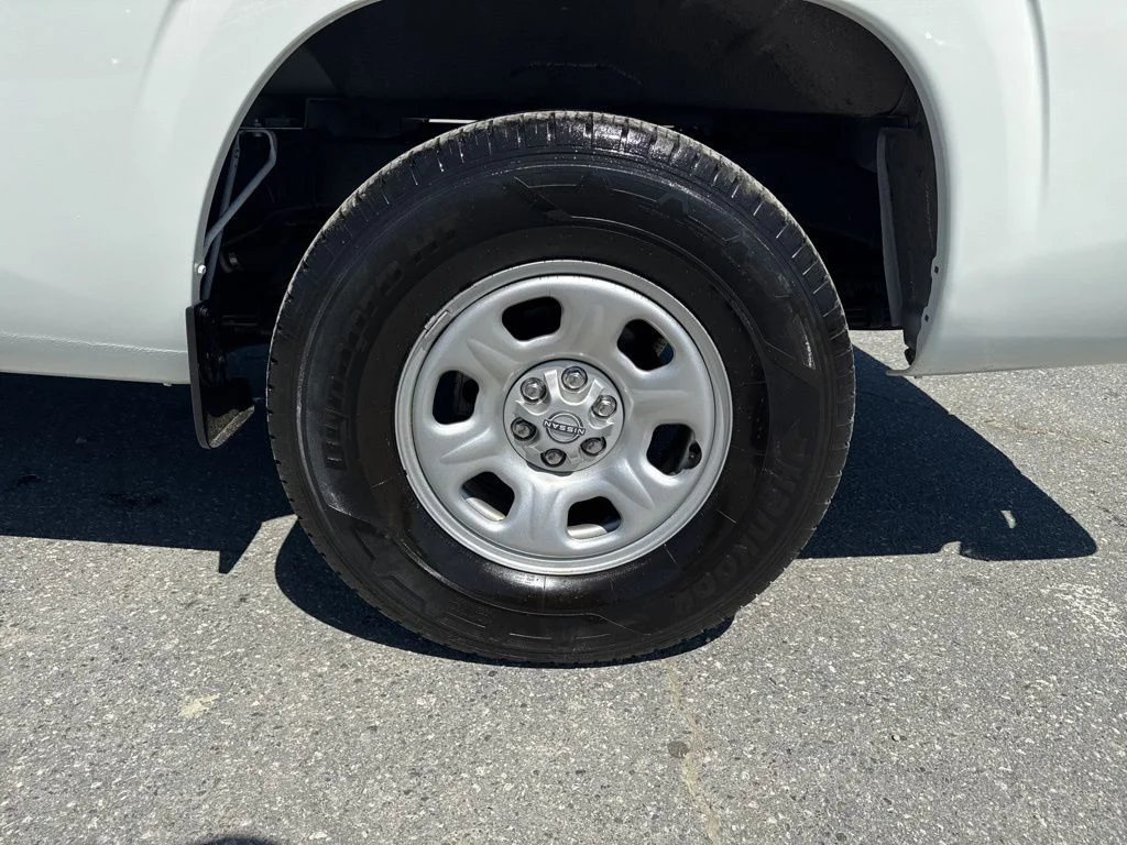 Used 2022 White Nissan S image 25