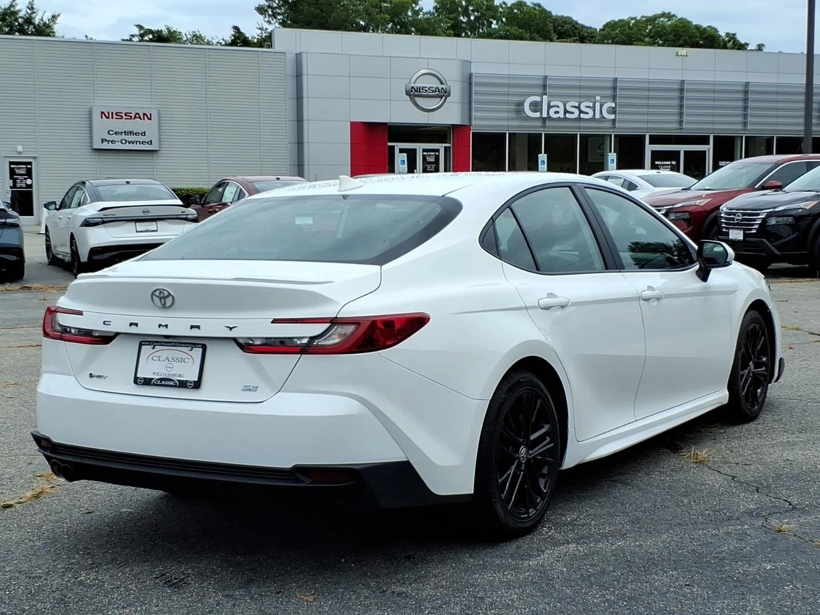 Used 2025 WHITE Toyota SE image 7