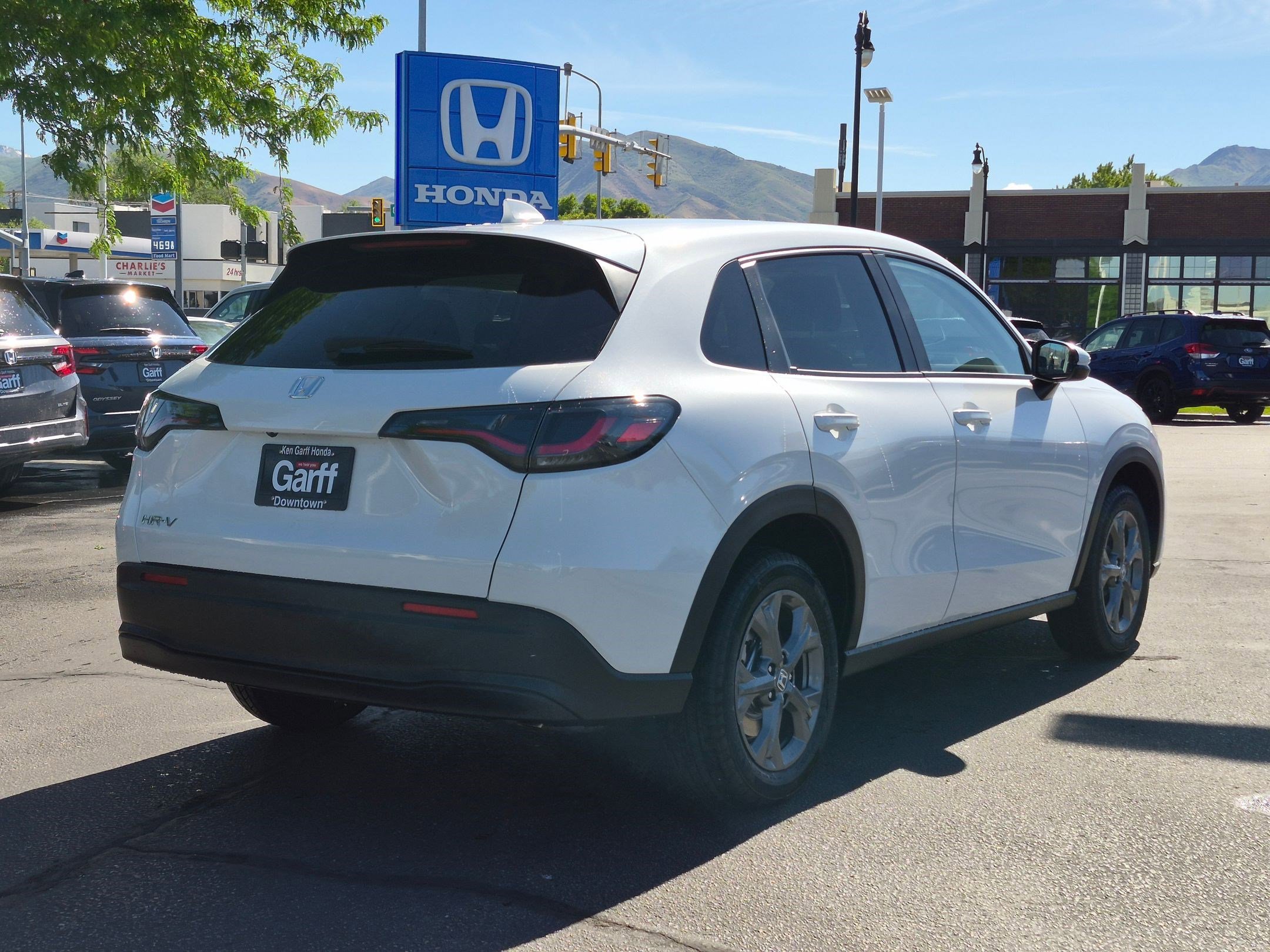 New 2027 Platinum White Pearl Honda LX image 3