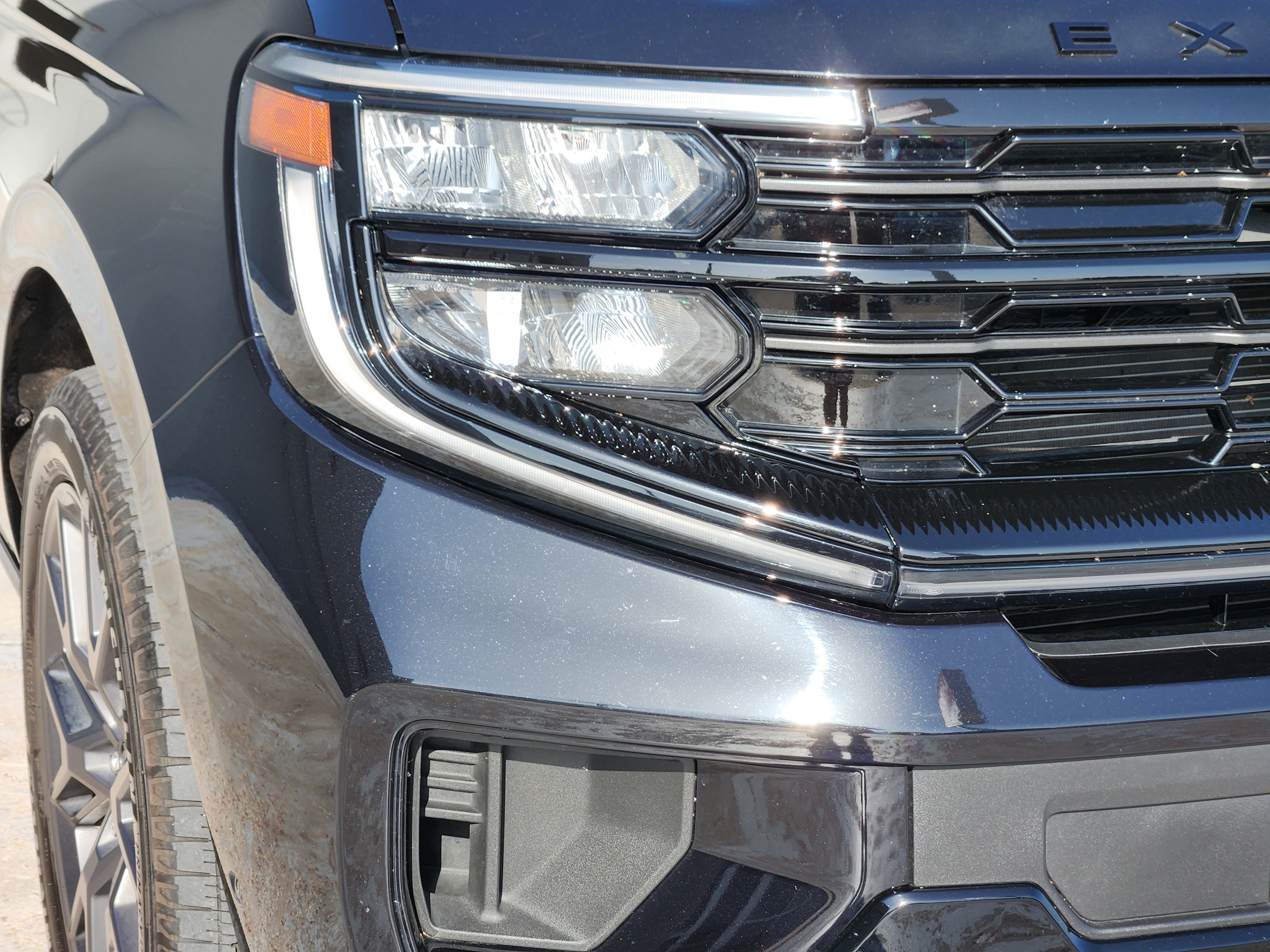 Used 2025 Agate Black Metallic Ford Platinum image 9
