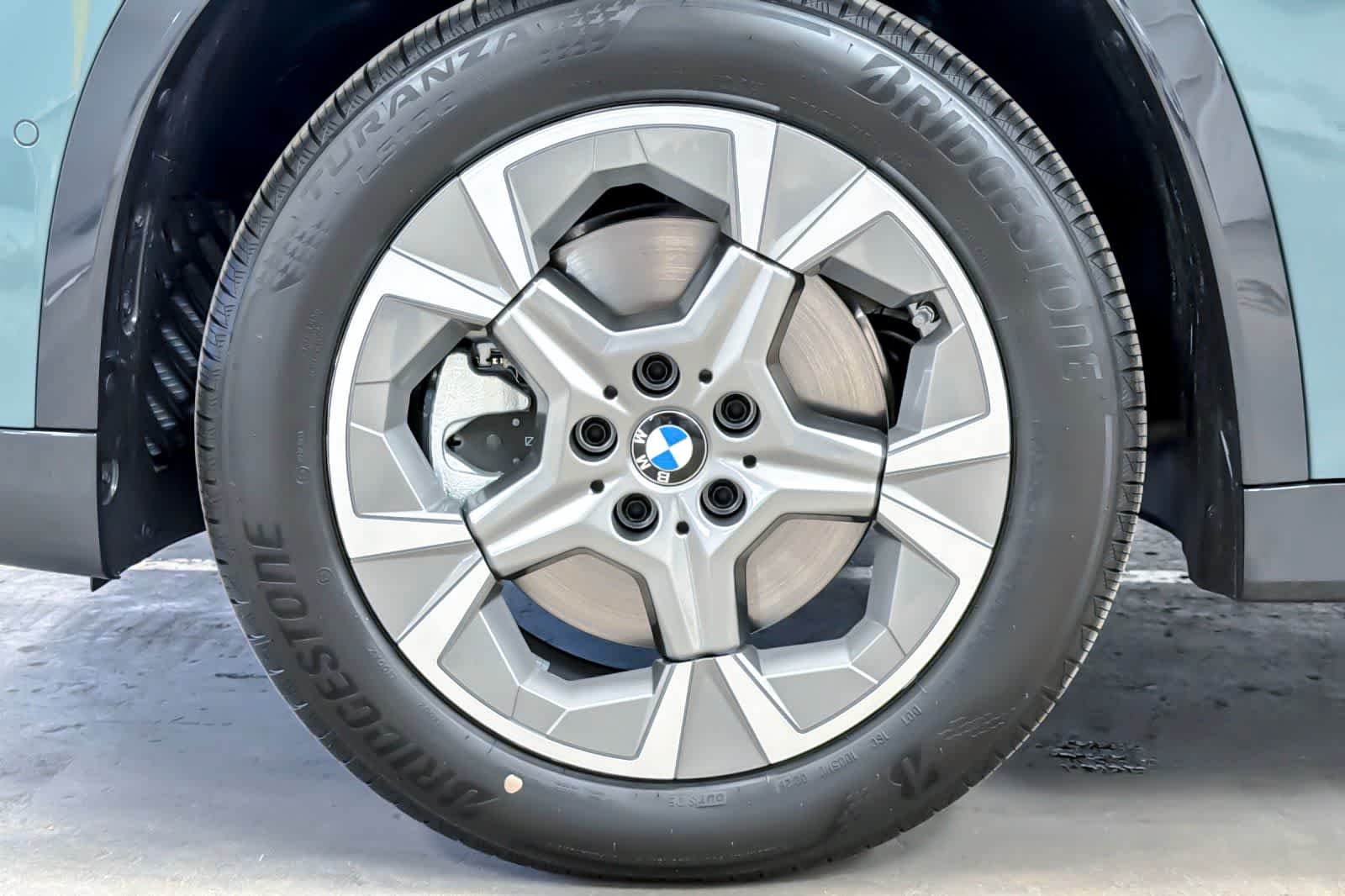 New 2026 Cape York Green Metallic BMW xDrive28i image 25