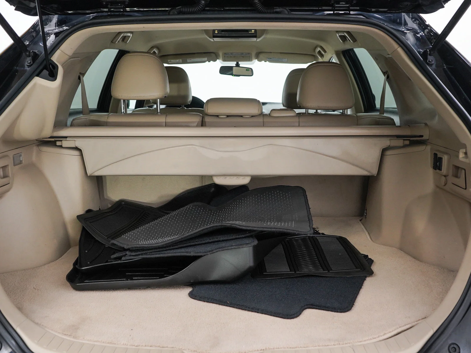Used 2009 Black Toyota wagon 4d image 9