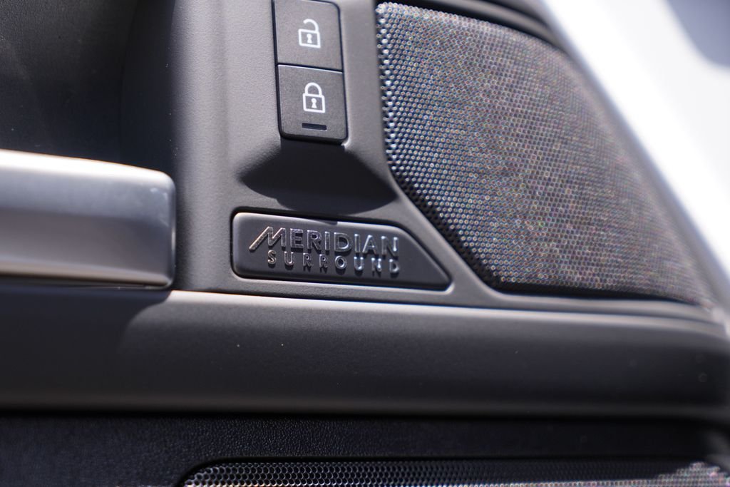 New 2026 Fuji White Land Rover X-Dynamic SE image 17