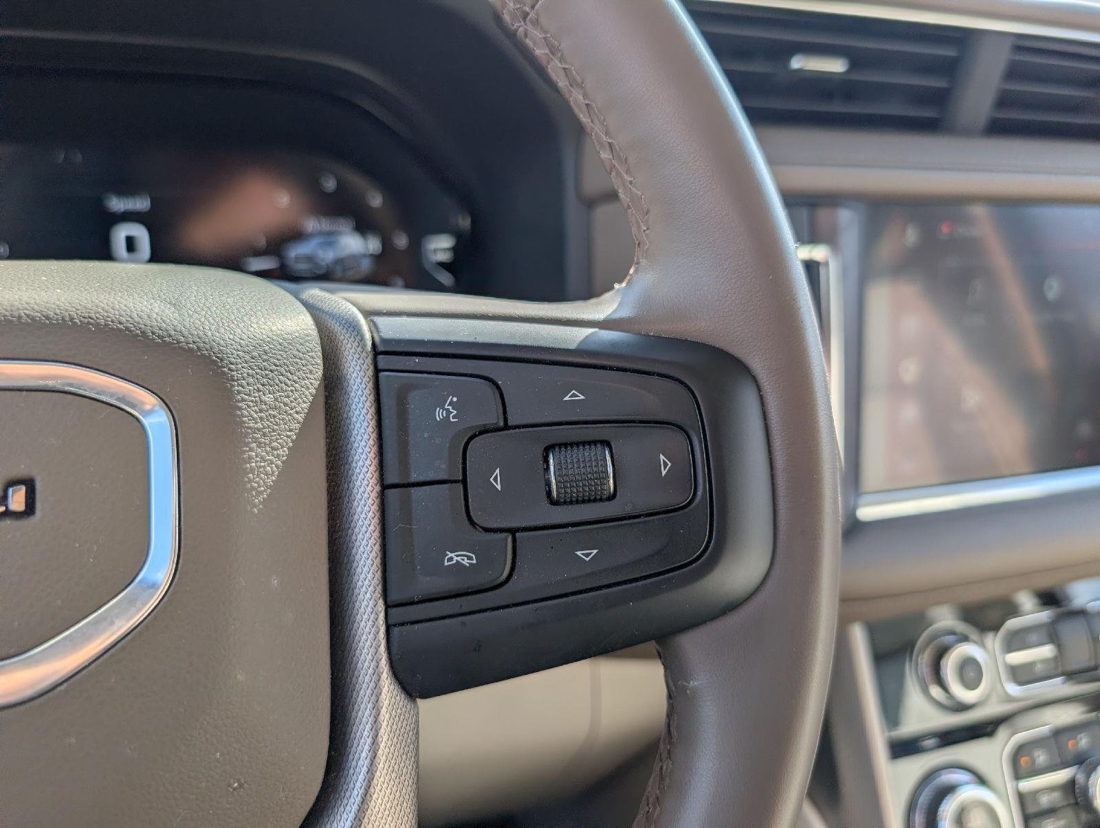 Used 2023 White Frost Tricoat GMC Denali image 18