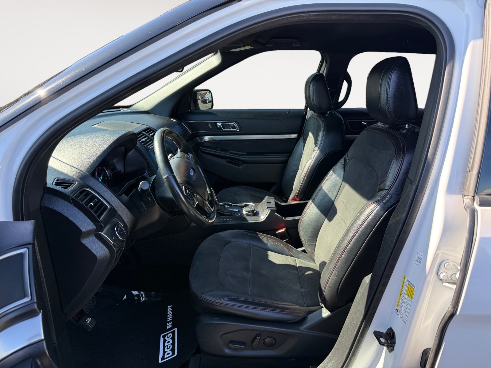 Used 2019 White Platinum Clearcoat Metallic Ford XLT image 10
