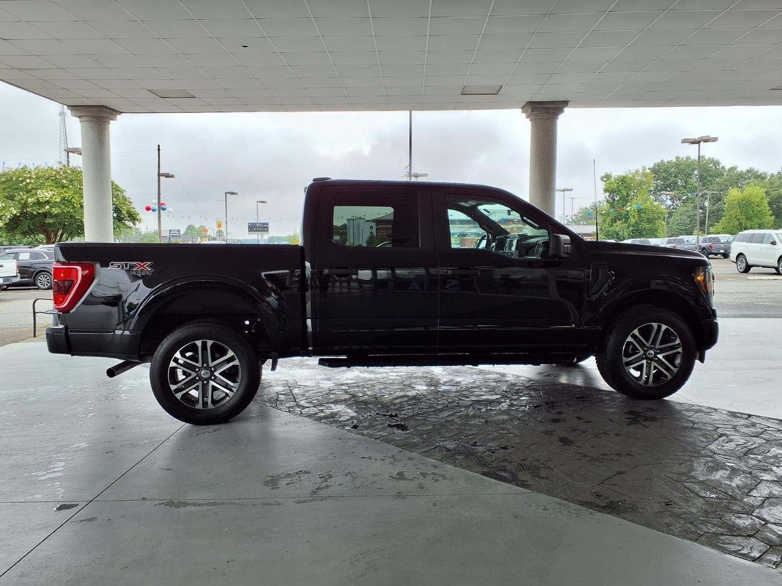 Used 2023 Agate Black Metallic Ford XL image 10