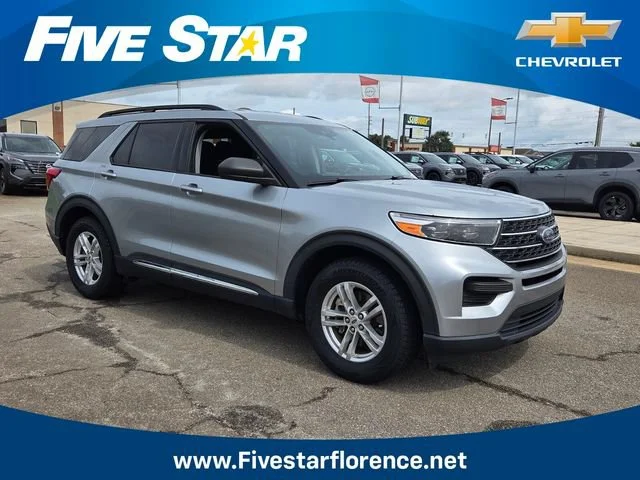 Used 2023 Silver Ford XLT image 1