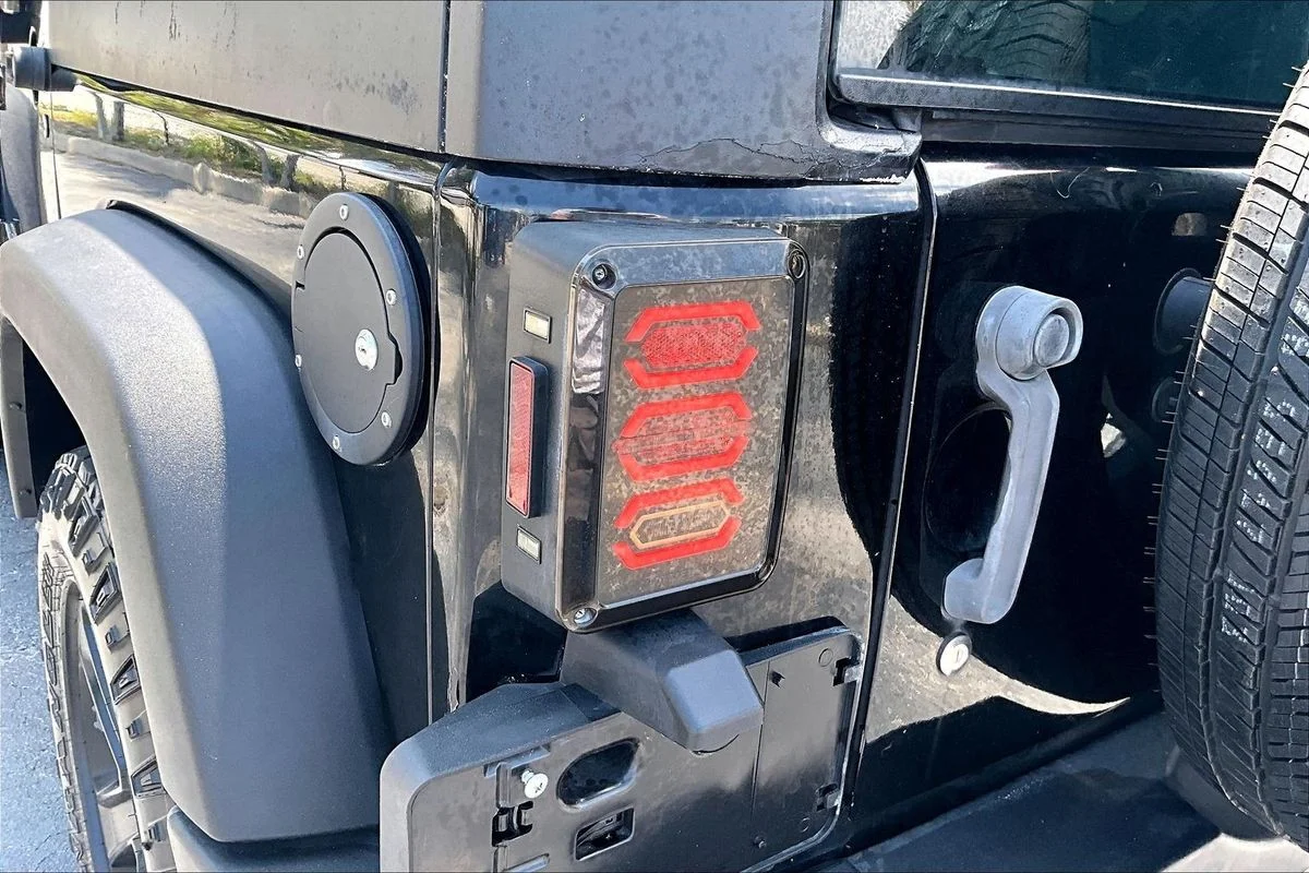 Used 2012  Jeep Sport image 23