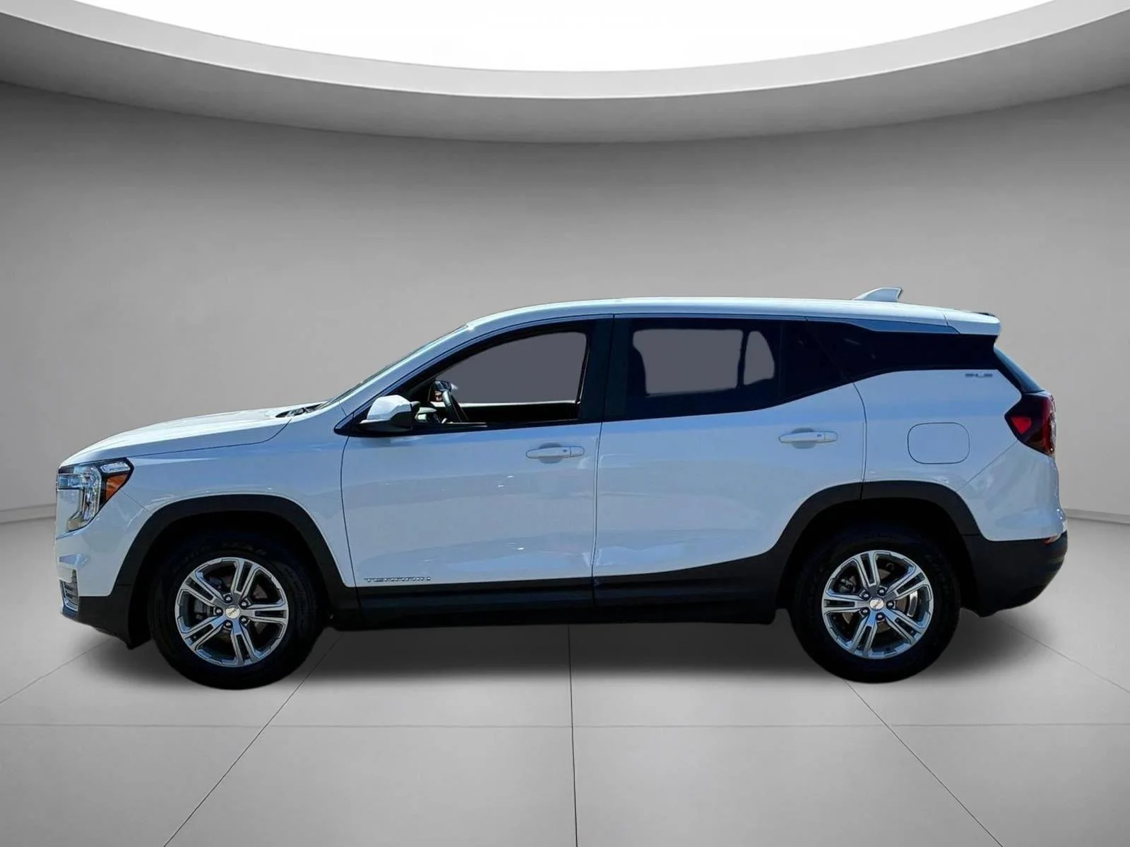 Used 2023 Summit White GMC SLE image 9