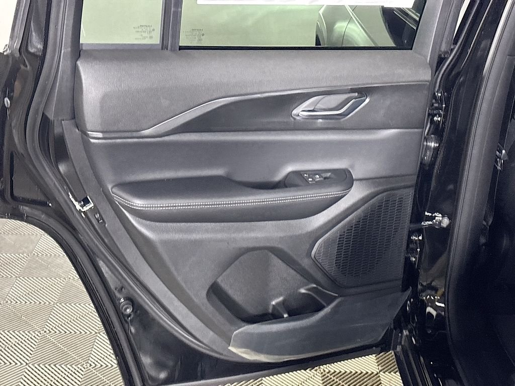 New 2026 Diamond Black Crystal Pearl-Coat Exterior Paint Jeep Laredo image 18