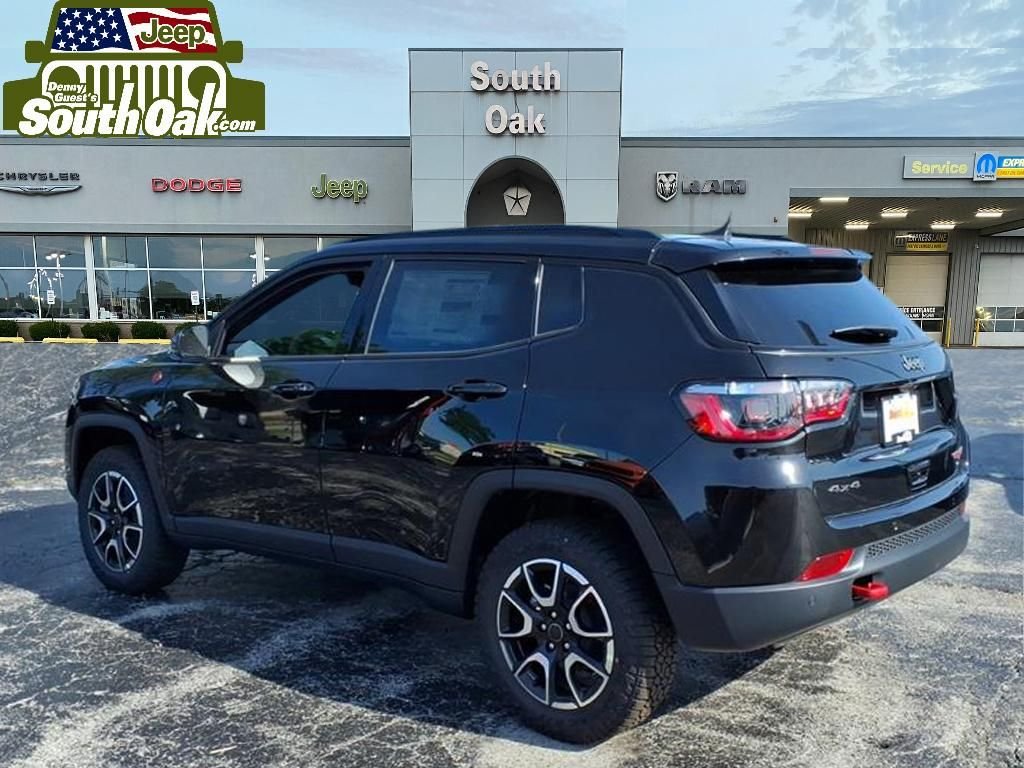 New 2026 Diamond Black Crystal Pearl-Coat Exterior Paint Jeep Trailhawk image 4