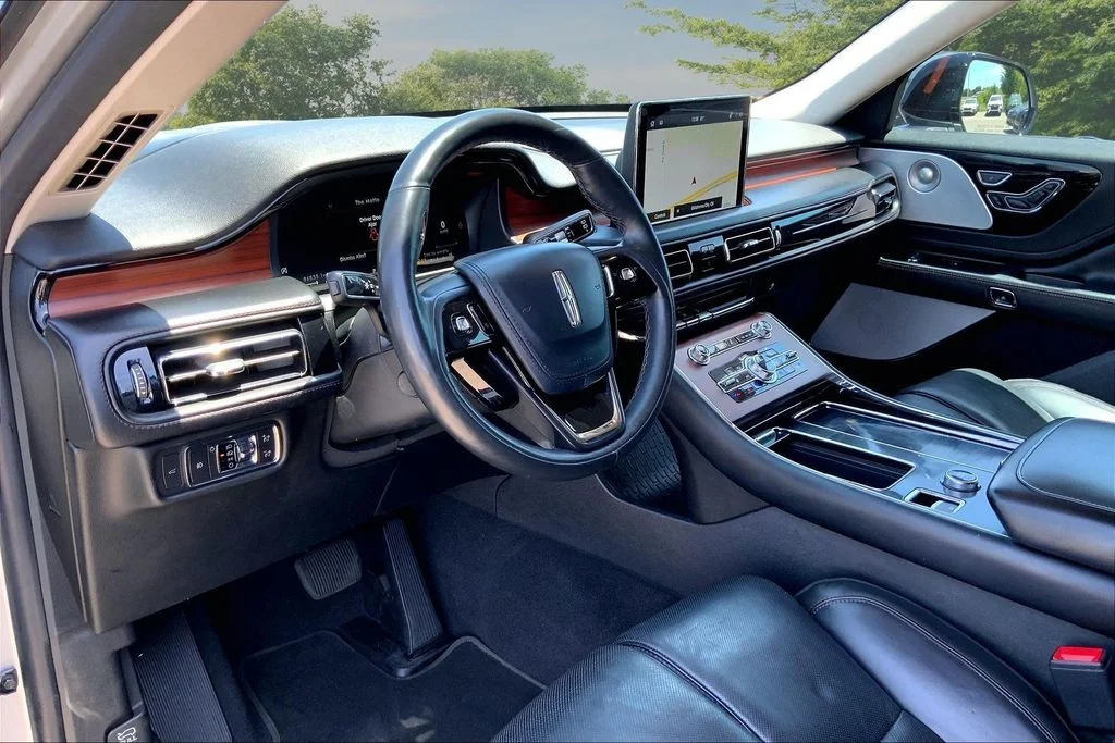 Used 2022 Silver Lincoln Reserve image 16