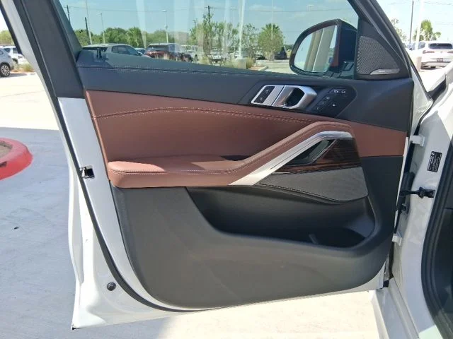 Used 2026 White BMW xDrive40i image 13