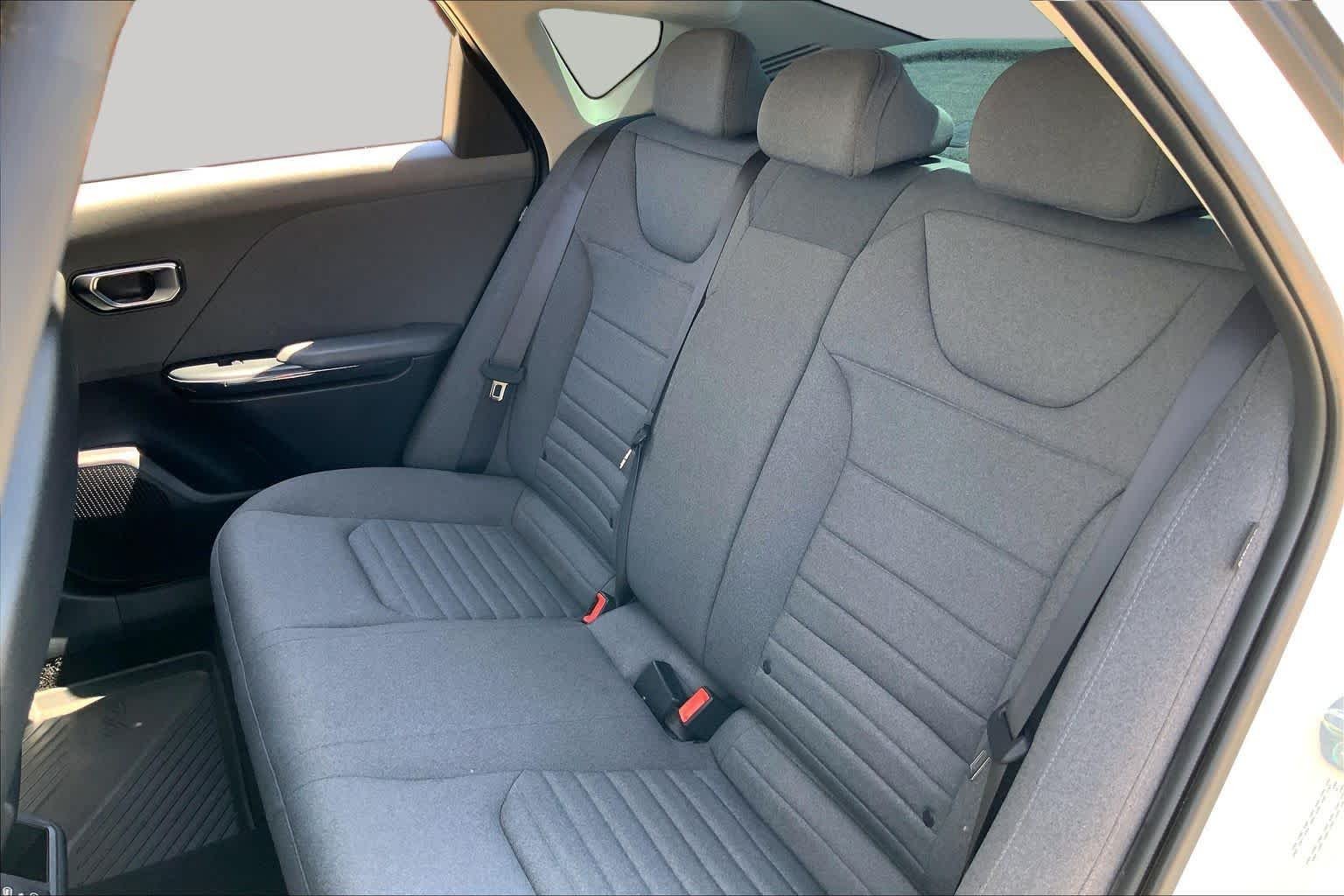 Used 2025 Snow White Pearl Kia EX image 21