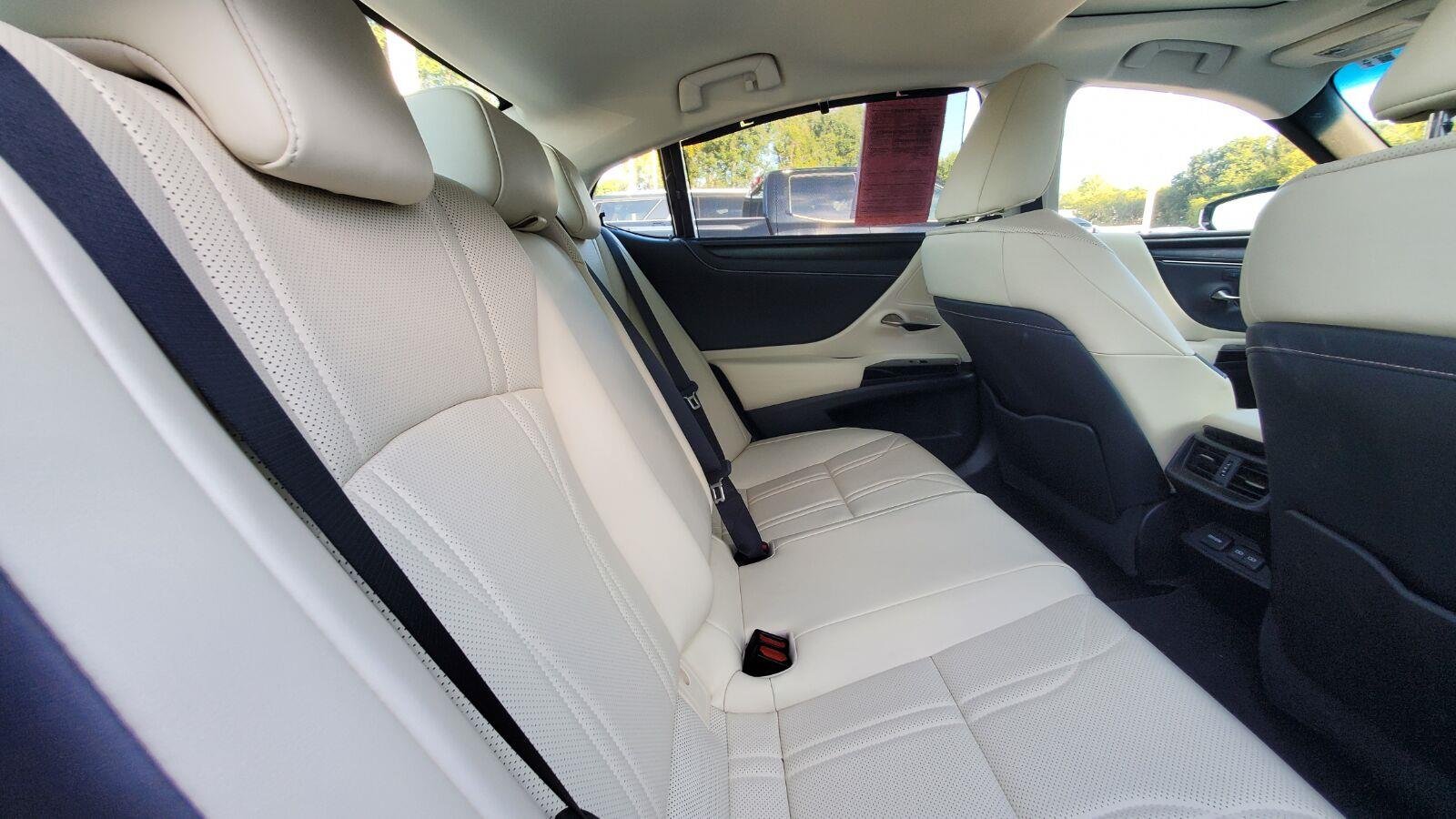 Used 2022 Eminent White Pearl Lexus ES 350 Ultra Luxury image 6