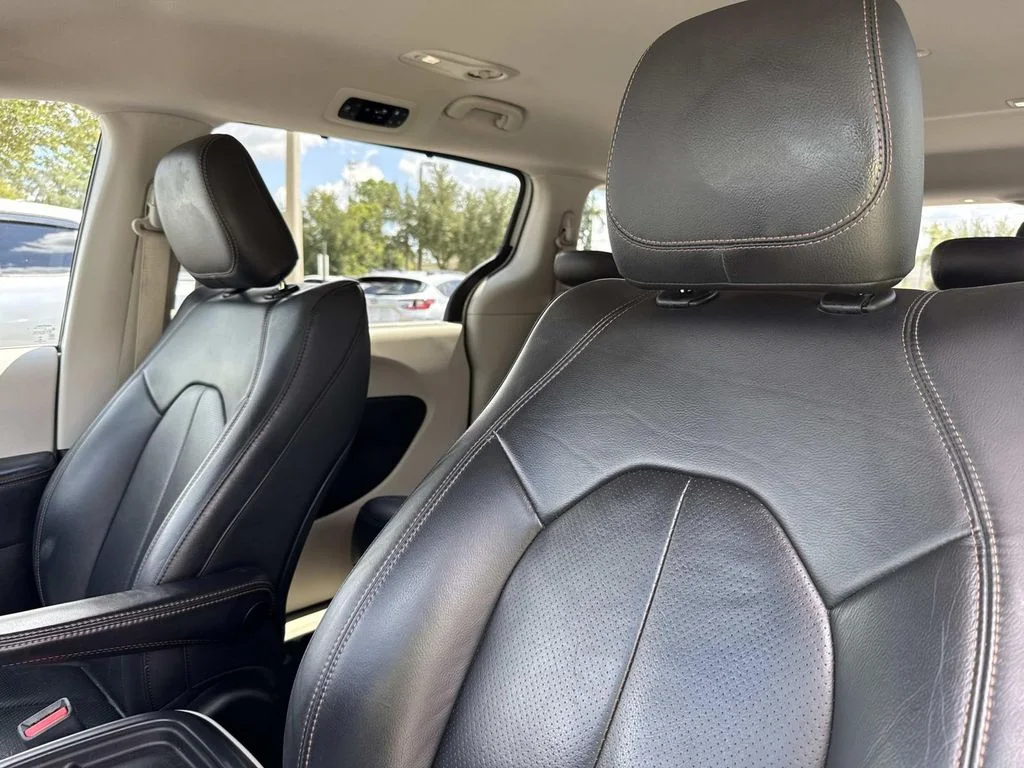 Used 2018 White Chrysler Touring L image 24