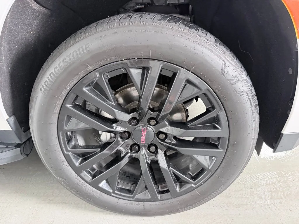 Used 2021 White Frost GMC Denali image 4