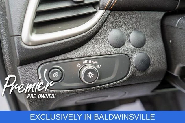 Used 2020 SUMMIT WHITE Chevrolet LT image 19
