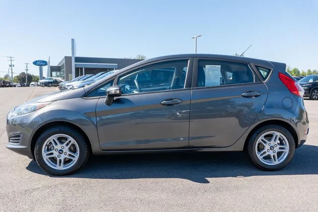 Used 2018 Gray Ford SE image 9