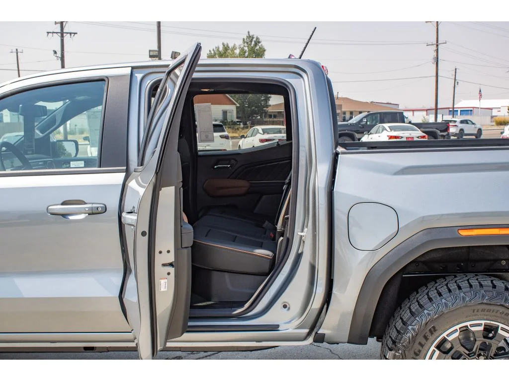 2026 GMC Canyon AT4 - Photo 17