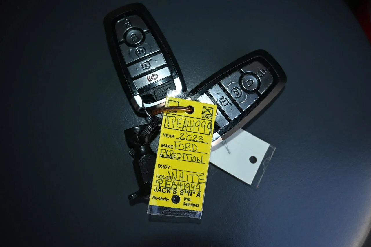 Used 2023 Oxford White Ford Limited image 35