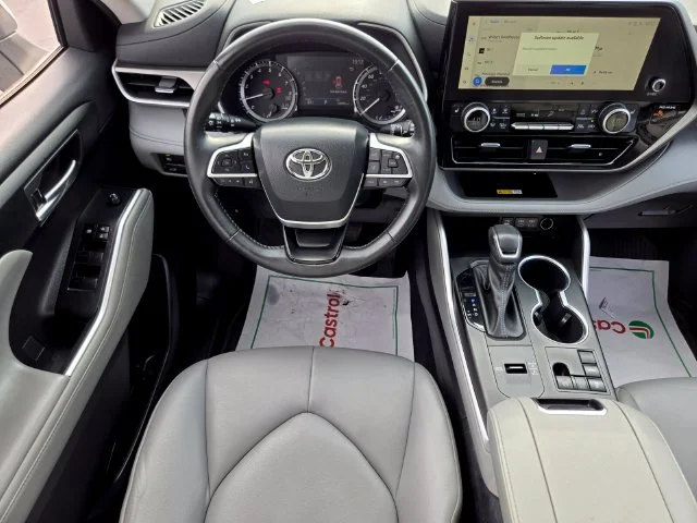 Used 2023 Beige Toyota XLE image 15