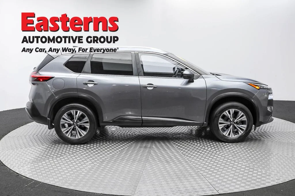 Used 2022 Gray Nissan SV image 4