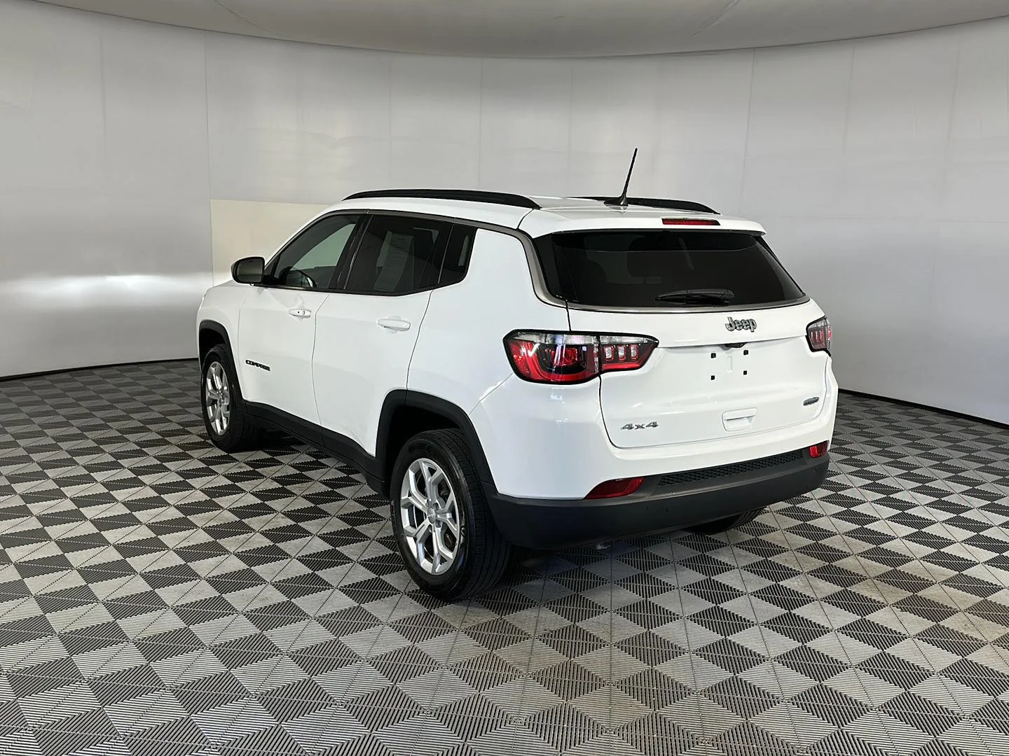 Used 2024 Bright White Clearcoat Jeep Latitude image 26