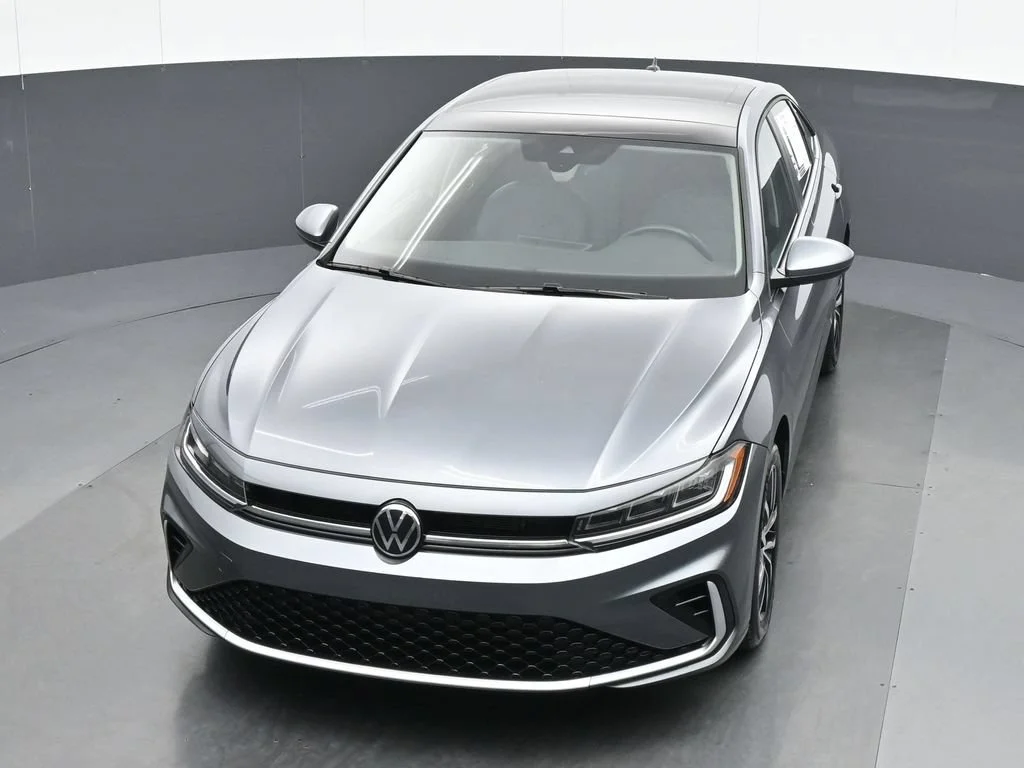 Used 2025 Gray Volkswagen 1.5T SE image 17