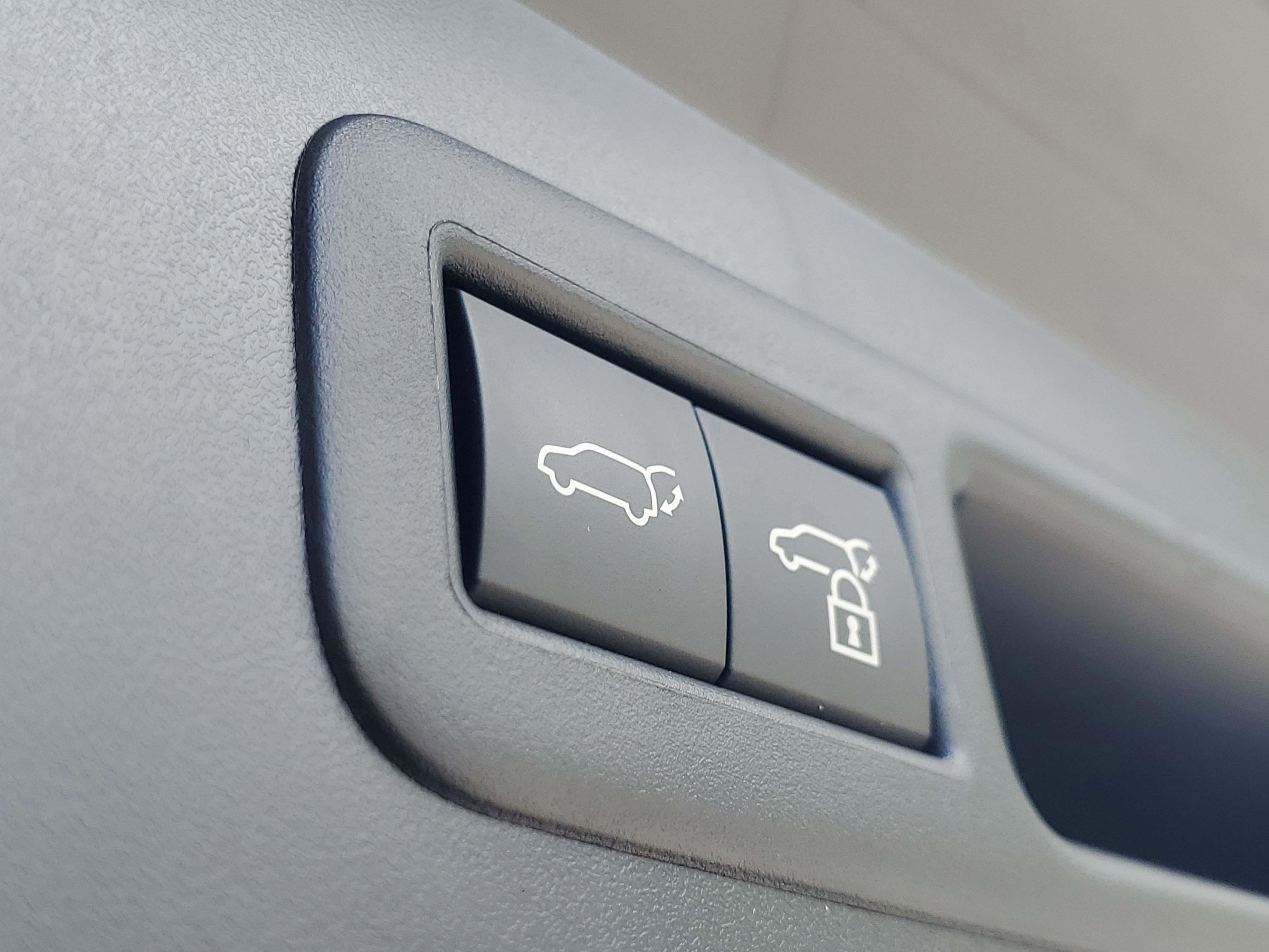 2025 Lexus UX Hybrid 300h - Photo 9