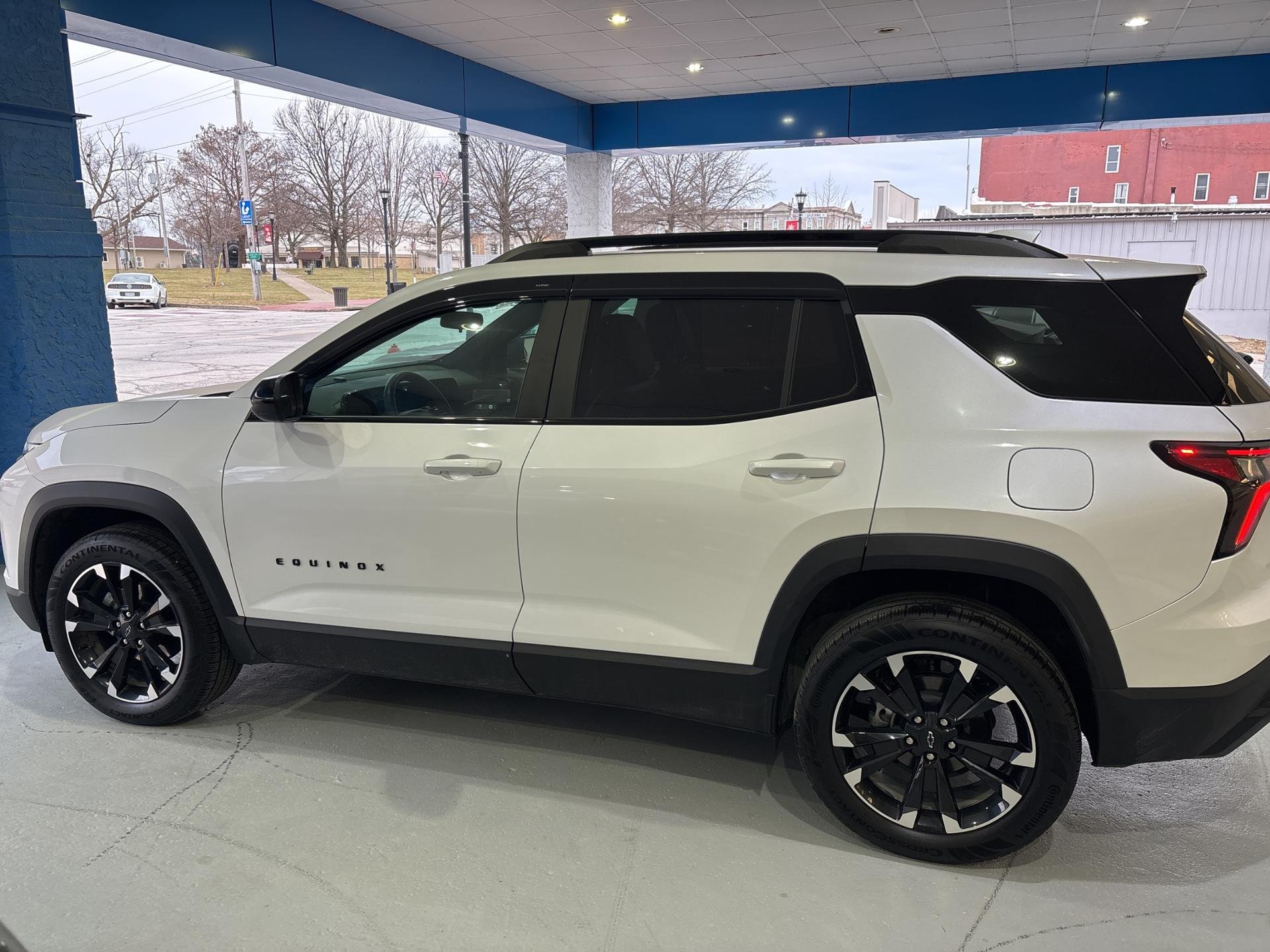 Used 2025 Chevrolet Equinox RS with VIN 3GNAXTEG5SL209304 for sale in Kansas City