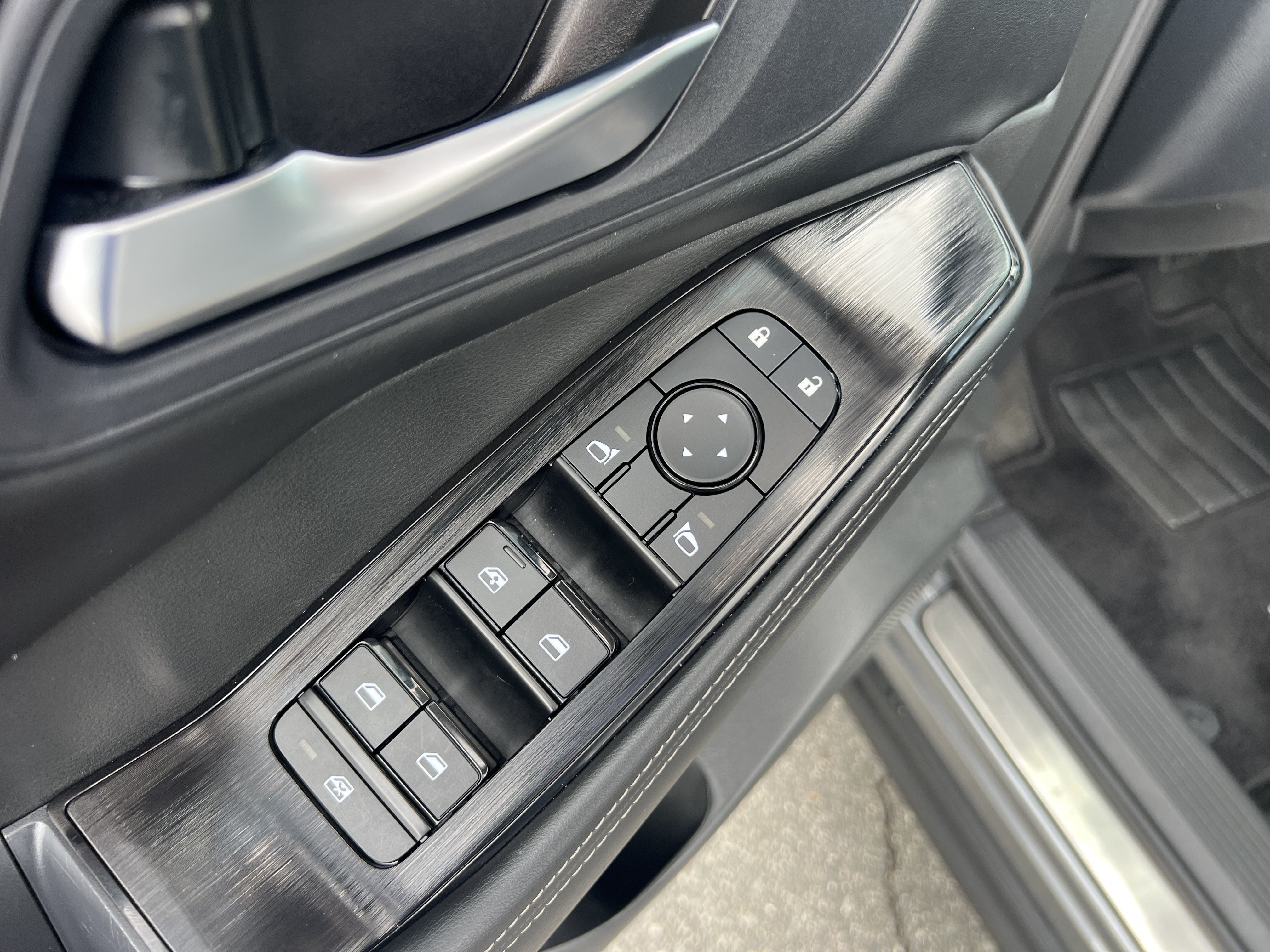 Used 2023 Gun Metallic Nissan SV image 21